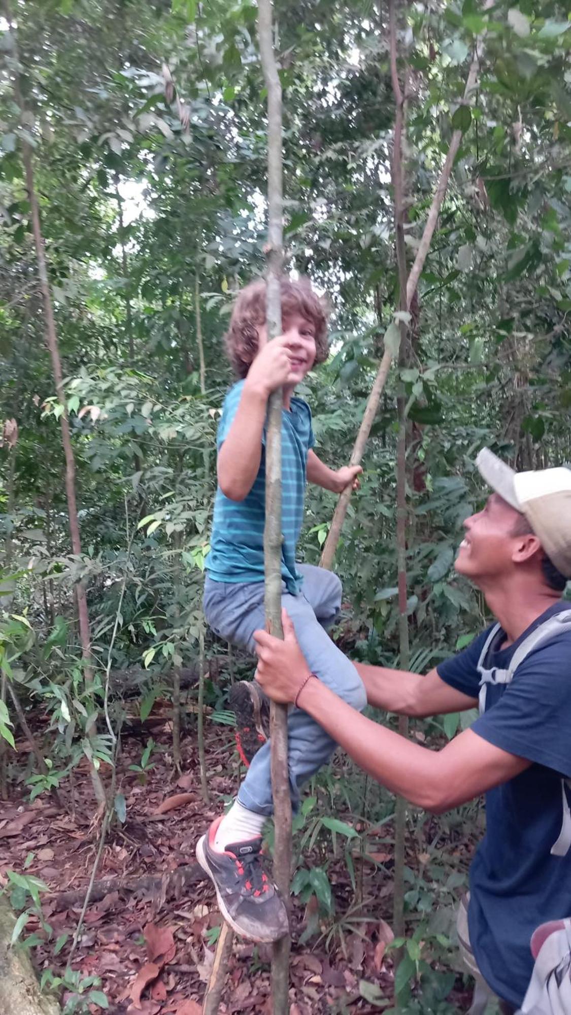 Magpie Homestay & Jungle Trekking Especially For Guest Trekking With Us Букит Лаванг Екстериор снимка